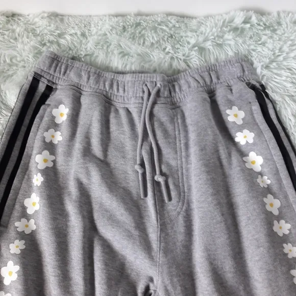 Adidas pharrell williams daisy long shorts unisex