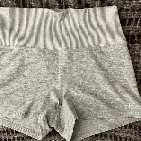 Alo Yoga Alosoft Aura Short Grey Size Small ✨Excellent Condition