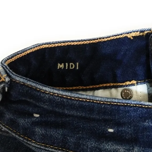 AMERICAN EAGLE Womens Teen Dark Wash Distressed Midi Shorts Size 00