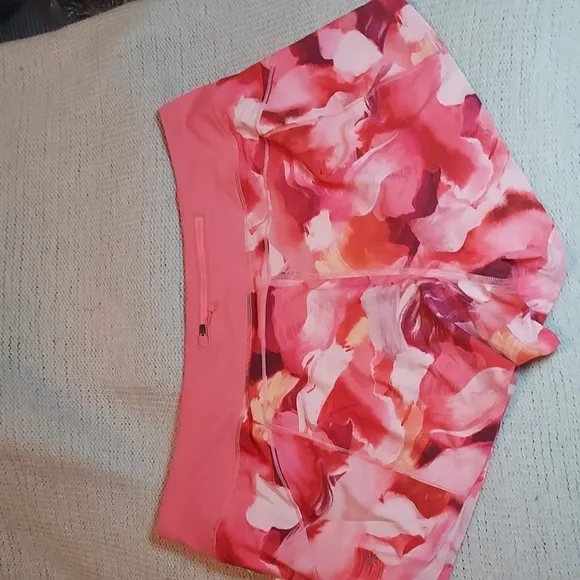 ATHLETA Run With It Shorts Floral Printed 3.5” Inseam Pink Red Energy Coral