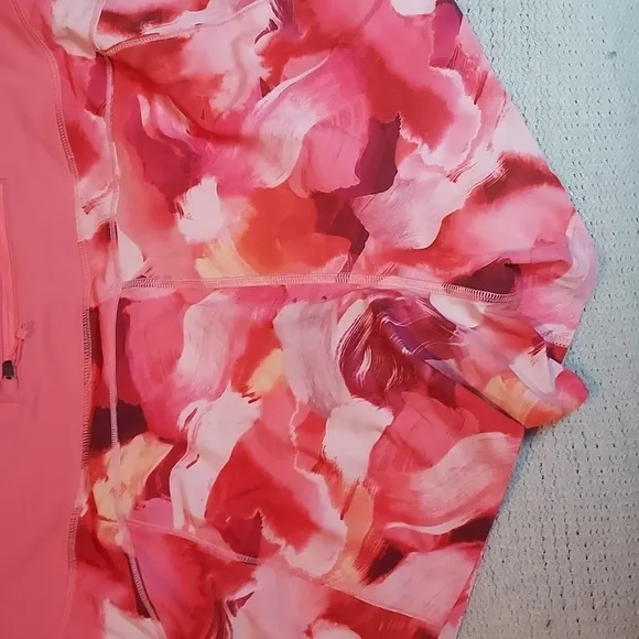 ATHLETA Run With It Shorts Floral Printed 3.5” Inseam Pink Red Energy Coral