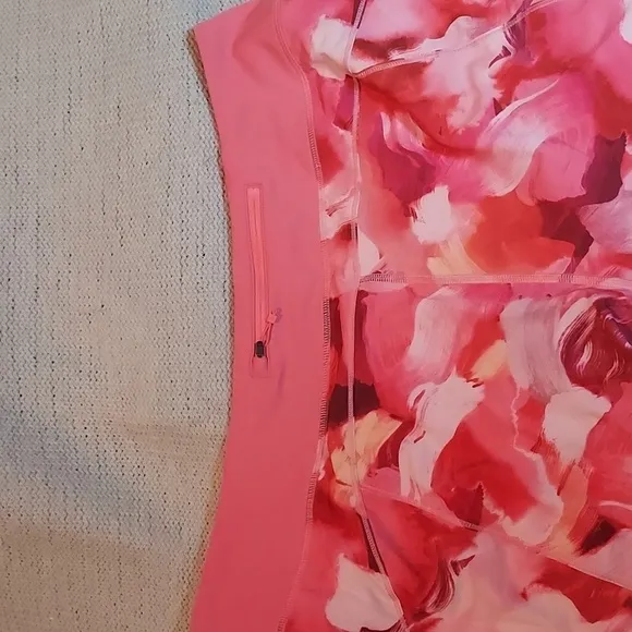 ATHLETA Run With It Shorts Floral Printed 3.5” Inseam Pink Red Energy Coral