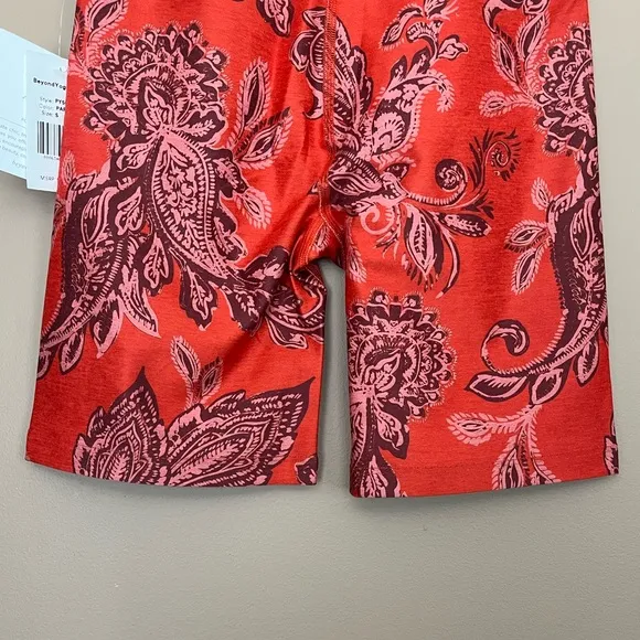 {Beyond Yoga} High Waisted Biker Shorts in Chai &amp; Paprika Paisley - Womens Small