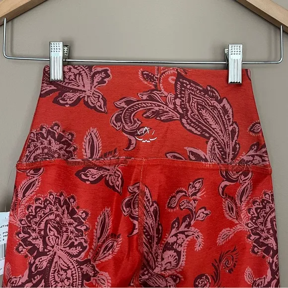 {Beyond Yoga} High Waisted Biker Shorts in Chai &amp; Paprika Paisley - Womens Small