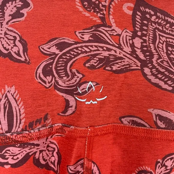 {Beyond Yoga} High Waisted Biker Shorts in Chai &amp; Paprika Paisley - Womens Small