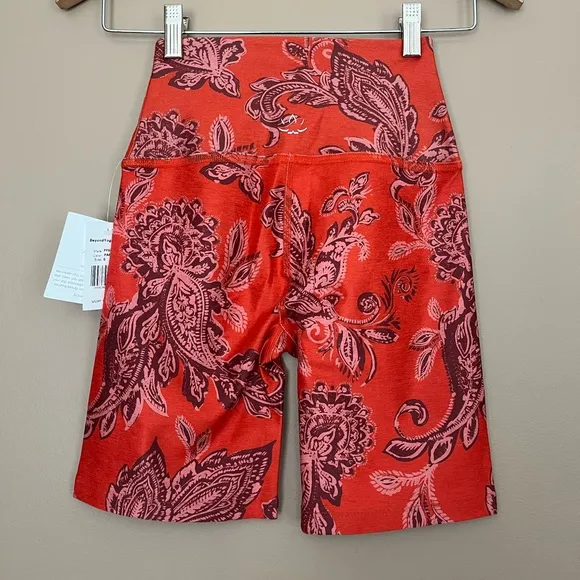 {Beyond Yoga} High Waisted Biker Shorts in Chai &amp; Paprika Paisley - Womens Small