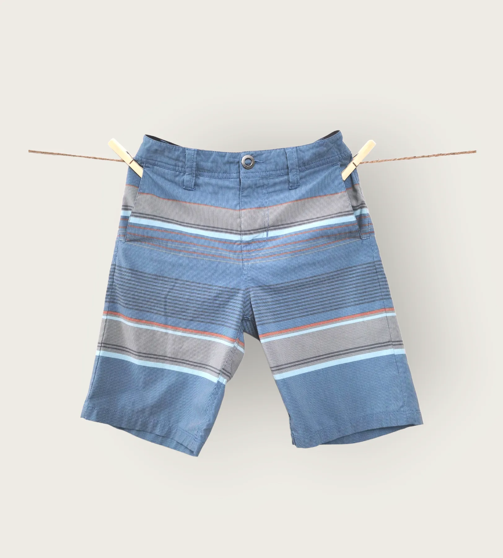 BOY SIZE 10 YEARS - VOLCOM, Surf & Turf Shorts EUC B44