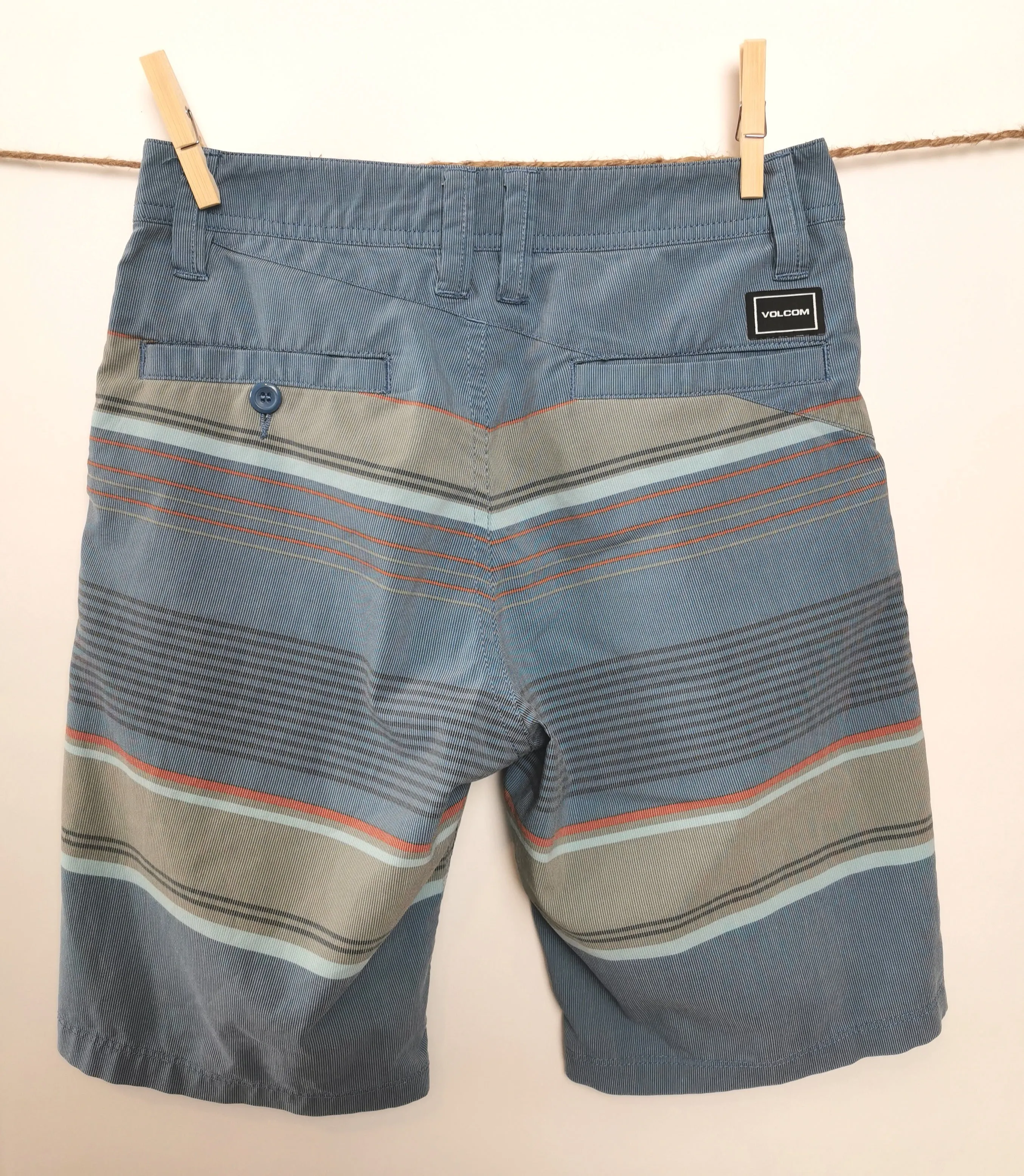 BOY SIZE 10 YEARS - VOLCOM, Surf & Turf Shorts EUC B44