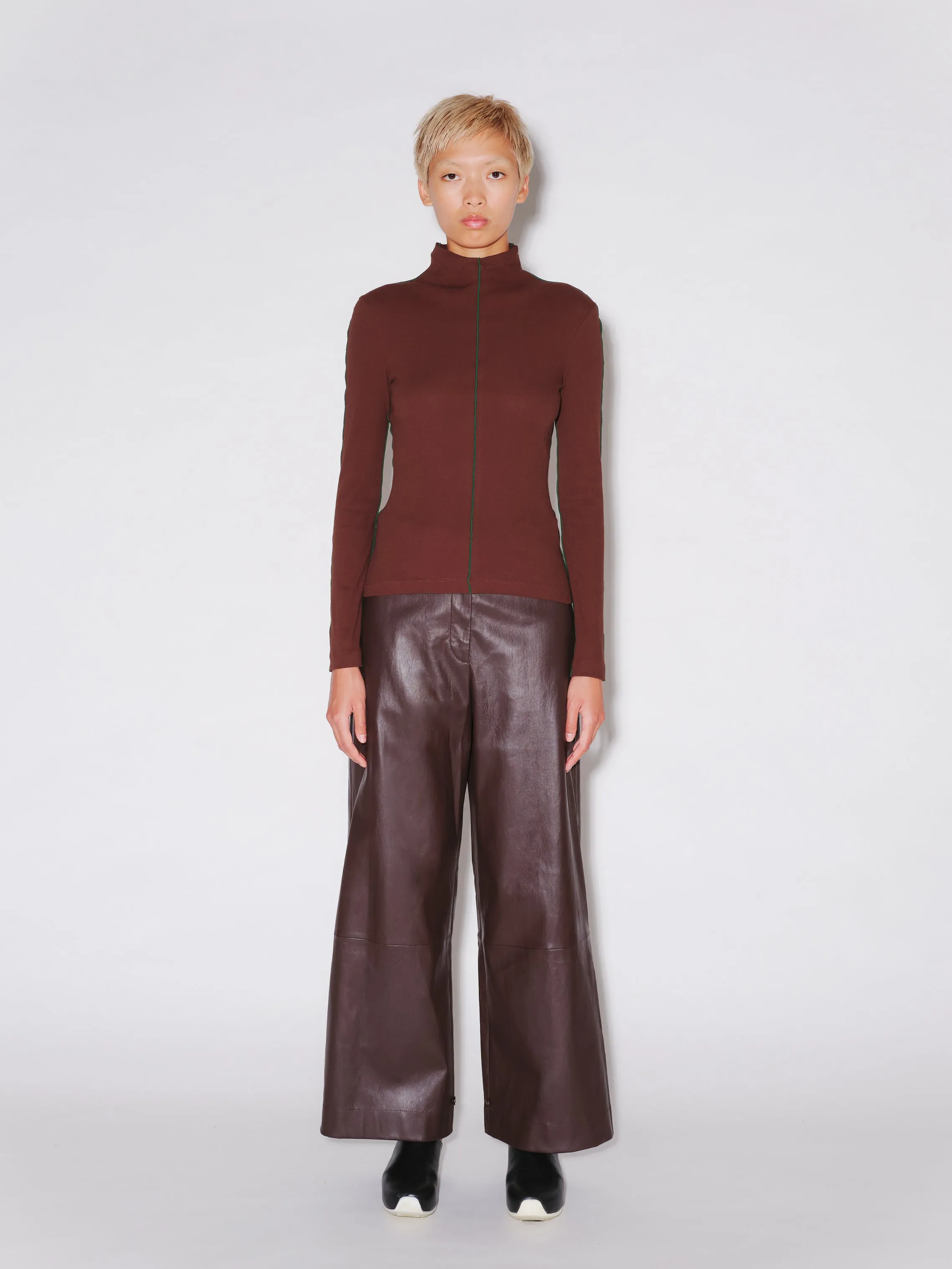 CONTRAST STITCH MOCK NECK T-SHIRT