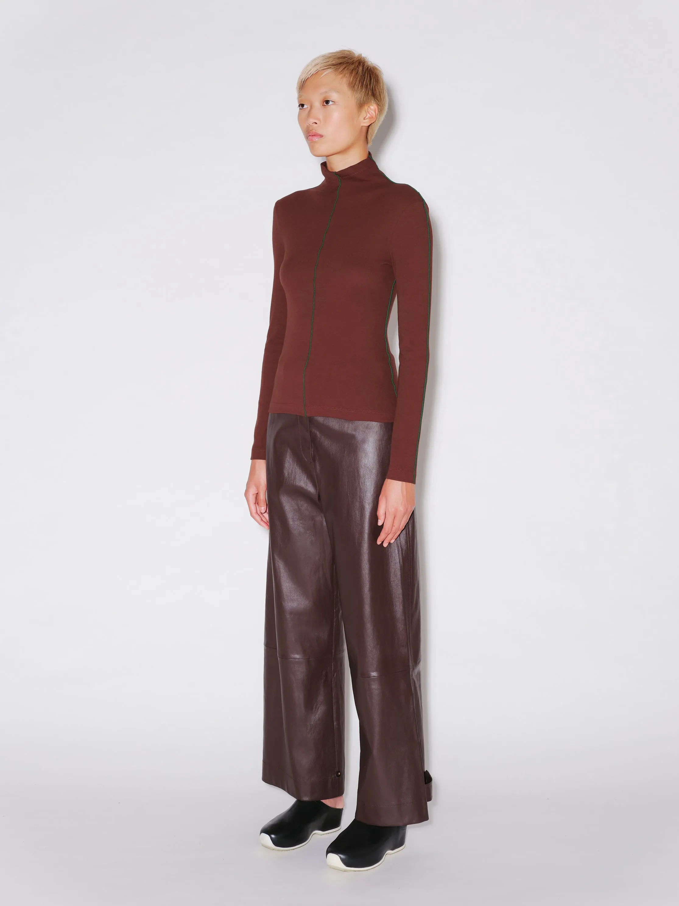 CONTRAST STITCH MOCK NECK T-SHIRT
