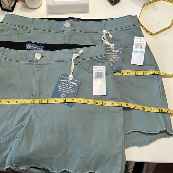 Democracy High Rise Raw Hem Stretch Shorts Plus Sizes Green