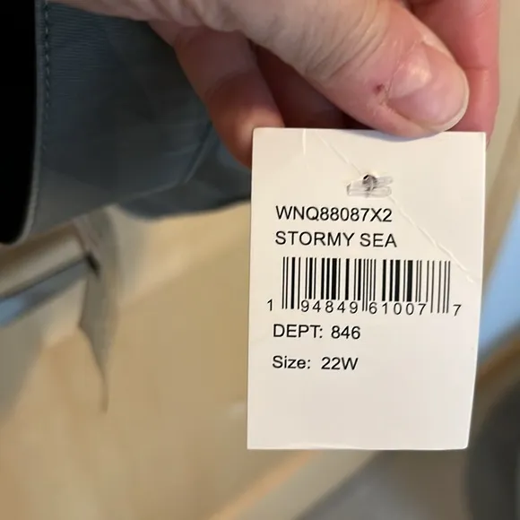Democracy stretch cargo shorts 22W NWT