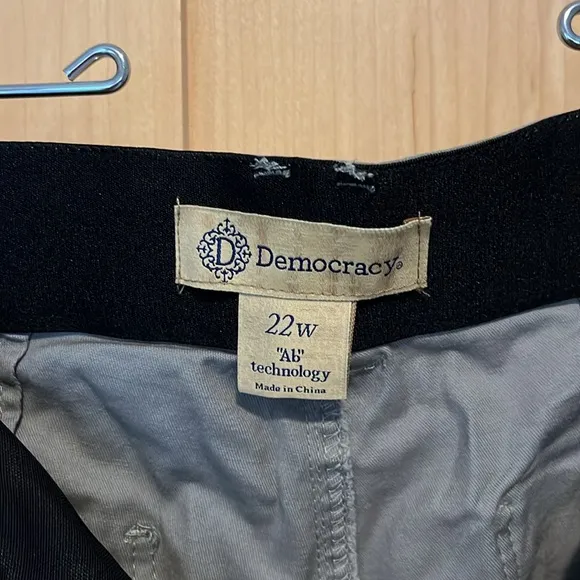 Democracy stretch cargo shorts 22W NWT