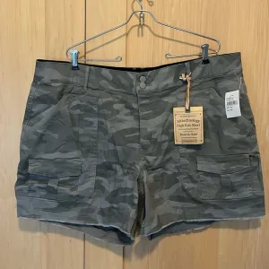 Democracy stretch cargo shorts 22W NWT