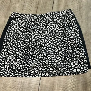 EP New York 16” High Rise Black And White Print Golf Skirt Size XL
