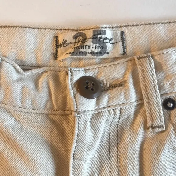 Free People NWT White Denim Bermuda Length Jean Shorts Ecru Size 25 Slim Fit