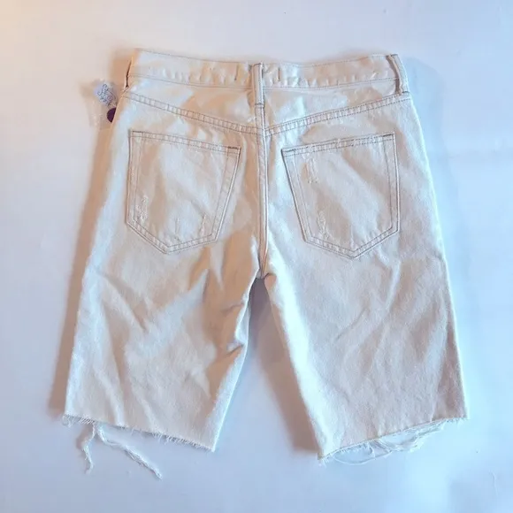 Free People NWT White Denim Bermuda Length Jean Shorts Ecru Size 25 Slim Fit