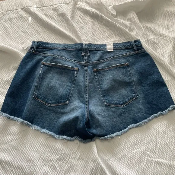 Good American 90’s High Waisted Denim Split Level Hem Shorts