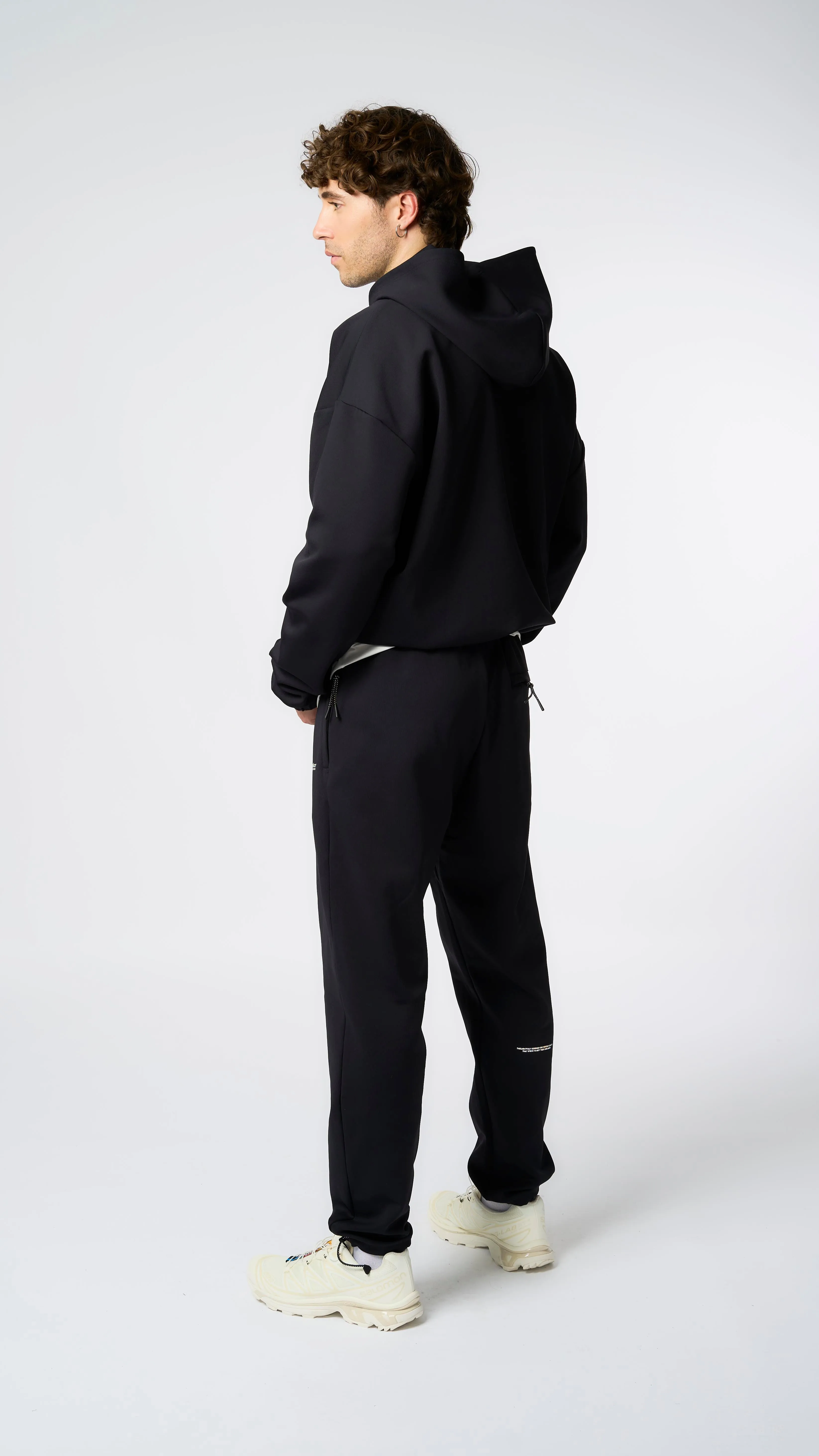 HOODIE TECH NEGRA OSCURA