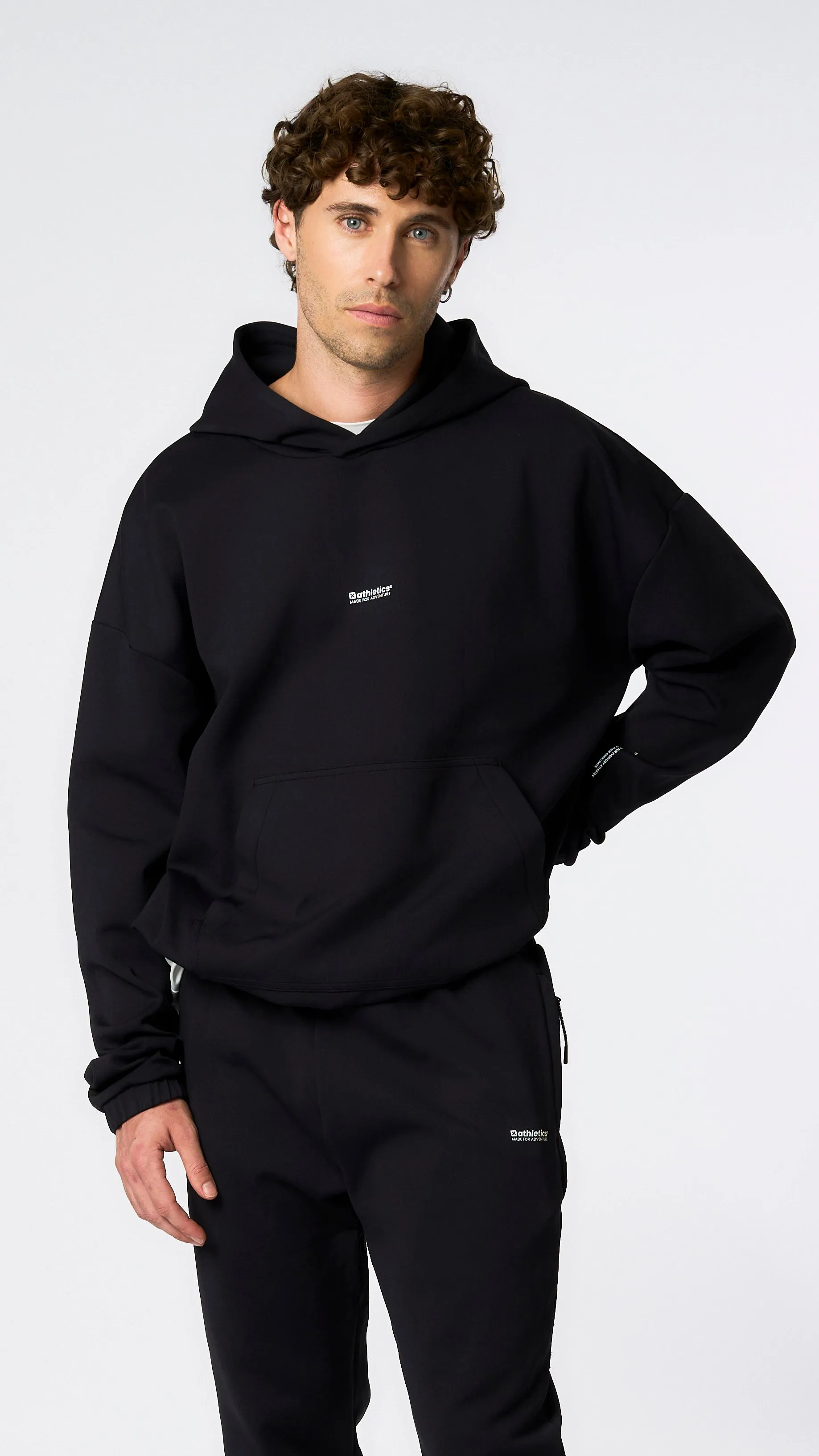 HOODIE TECH NEGRA OSCURA
