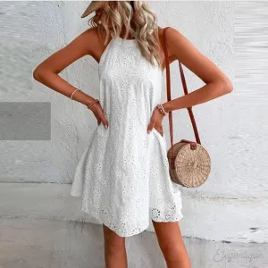 Lace dress to the hip