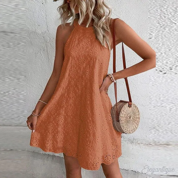 Lace dress to the hip