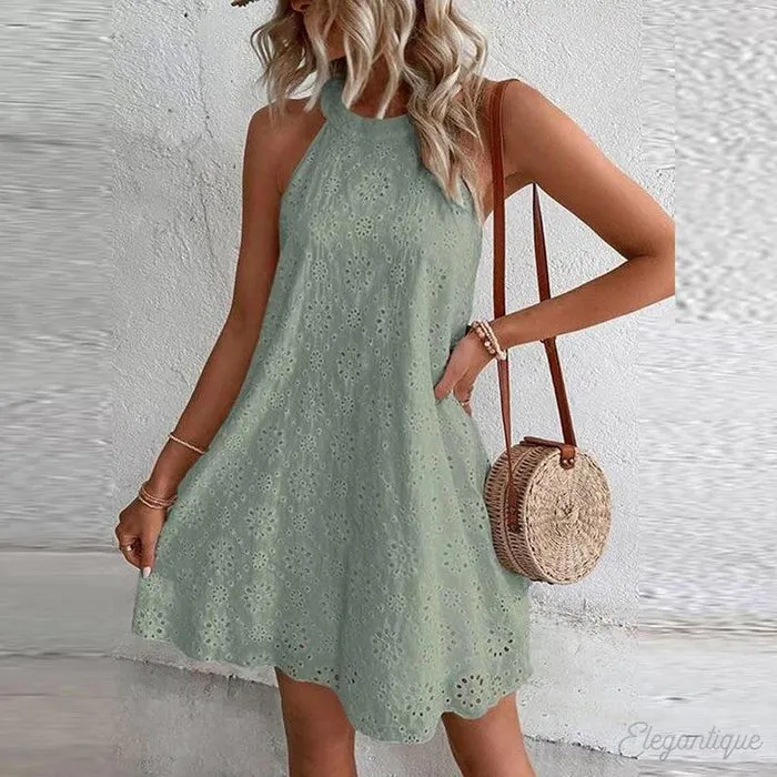 Lace dress to the hip