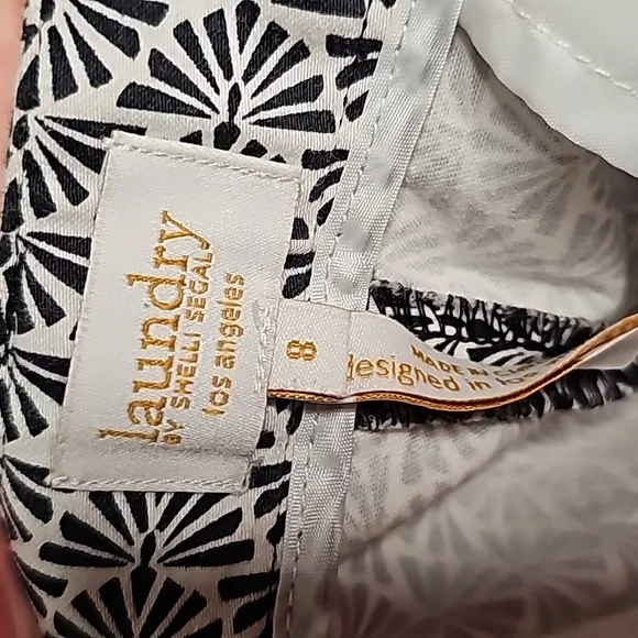 Laundry by Shelli Segal seashell black white shorts sz 8