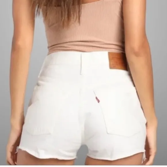Levi’s White Denim shorts NWT distressed frayed hem high rise size 32