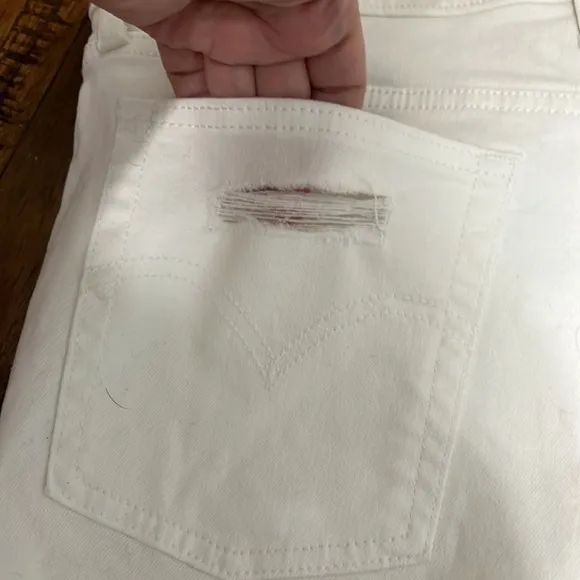 Levi’s White Denim shorts NWT distressed frayed hem high rise size 32