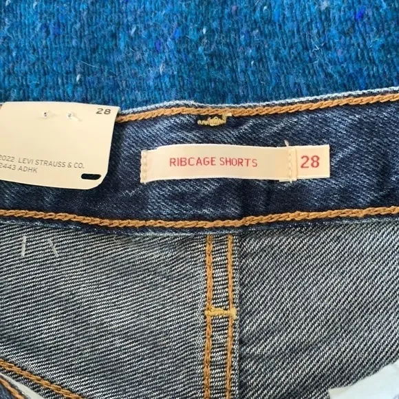 Levi's Women's Premium Ribcage Shorts , dark wash size 28 NWT