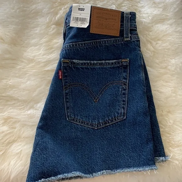 Levi's Women's Premium Ribcage Shorts , dark wash size 28 NWT
