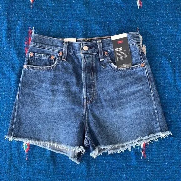 Levi's Women's Premium Ribcage Shorts , dark wash size 28 NWT