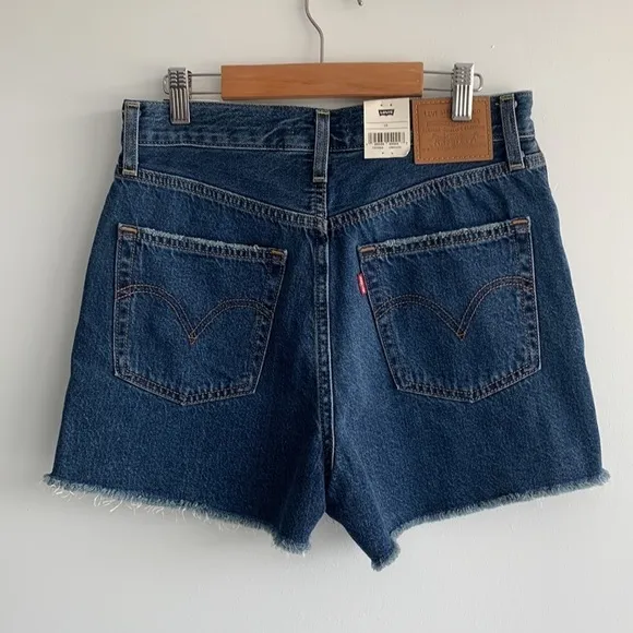 Levi's Women's Premium Ribcage Shorts , dark wash size 28 NWT