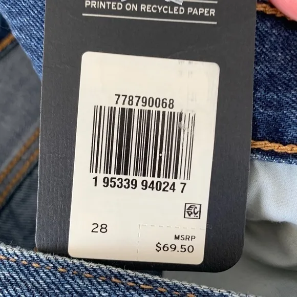 Levi's Women's Premium Ribcage Shorts , dark wash size 28 NWT