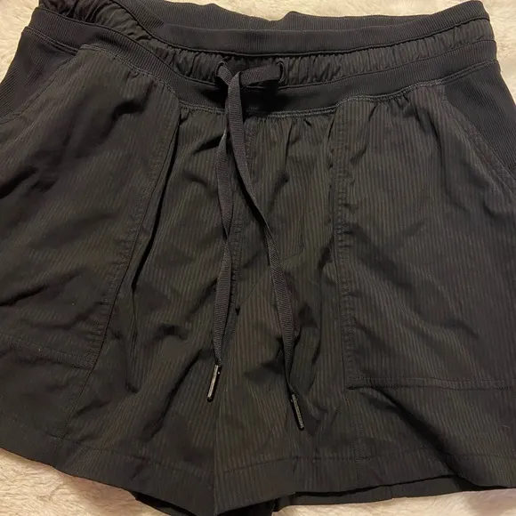 LuluLemon dance studio high-rise short 3.5” black size 8