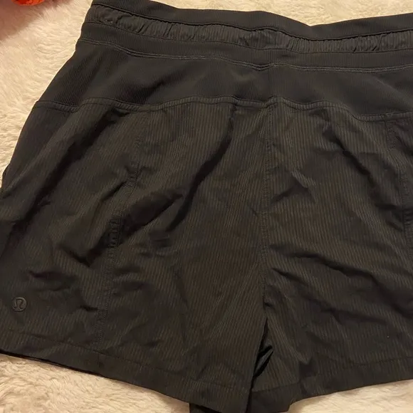 LuluLemon dance studio high-rise short 3.5” black size 8