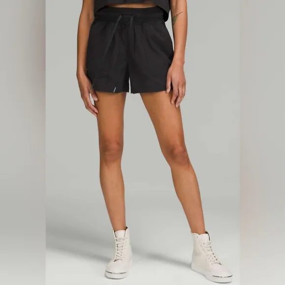 LuluLemon dance studio high-rise short 3.5” black size 8