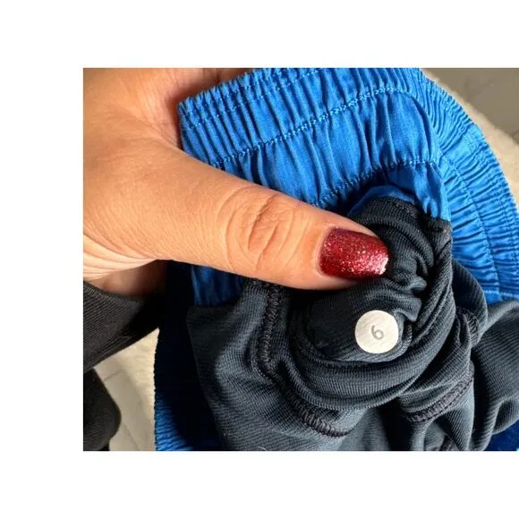 Lululemon Hotty Hot Short II 2.5&quot; Lakeside Blue Size 6