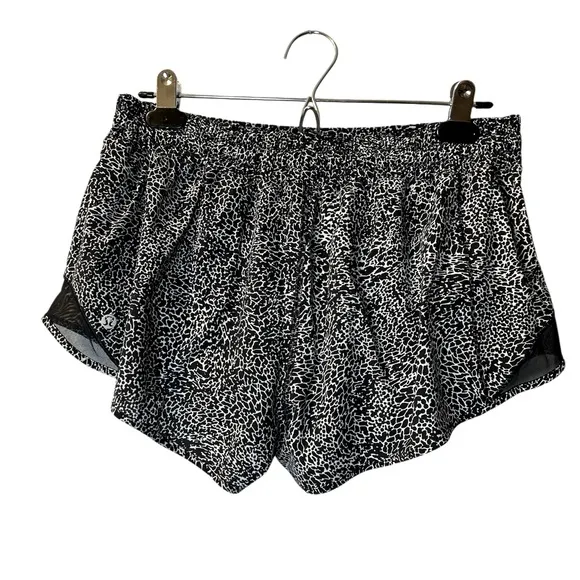 Lululemon Hotty Hot Short II 2.5&quot; Polar Shift Inverse Alpine White Black Size 12