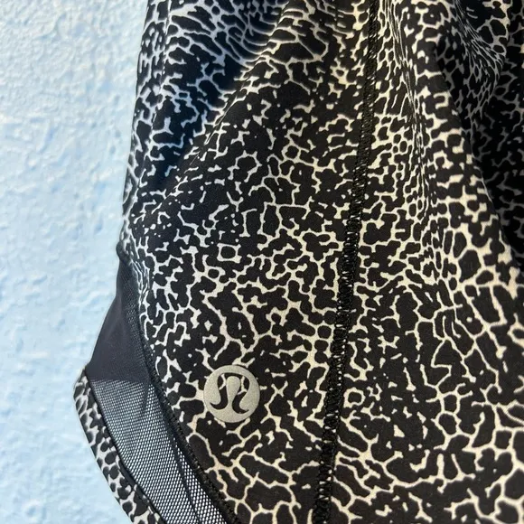 Lululemon Hotty Hot Short II 2.5&quot; Polar Shift Inverse Alpine White Black Size 12