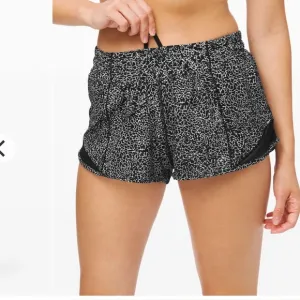 Lululemon Hotty Hot Short II 2.5&quot; Polar Shift Inverse Alpine White Black Size 12