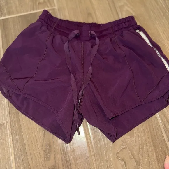 Lululemon Hotty Hot Short II *Long 4&quot; size 4 color Marvel Purple