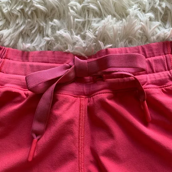 Lululemon Hotty Hot Shorts Lip Gloss Size 4