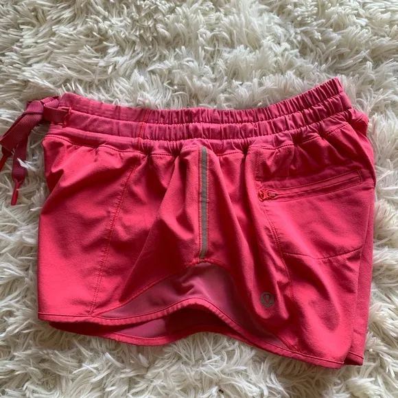 Lululemon Hotty Hot Shorts Lip Gloss Size 4