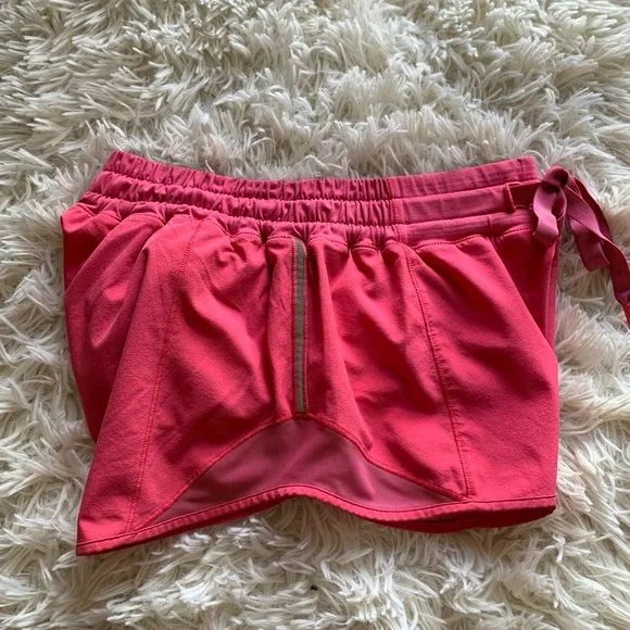 Lululemon Hotty Hot Shorts Lip Gloss Size 4