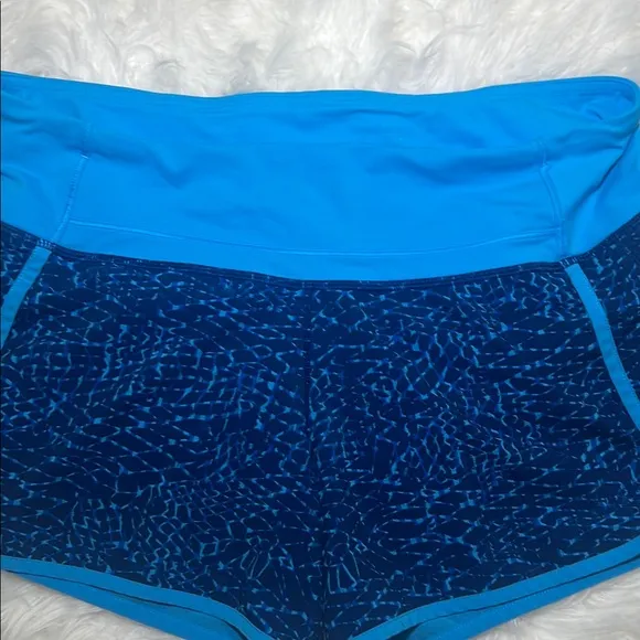 Lululemon Run Times ShortSamba Snake Kayak Blue Hero Blue / Kayak Blue size 8