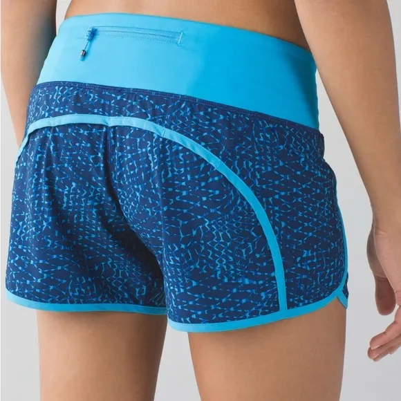 Lululemon Run Times ShortSamba Snake Kayak Blue Hero Blue / Kayak Blue size 8
