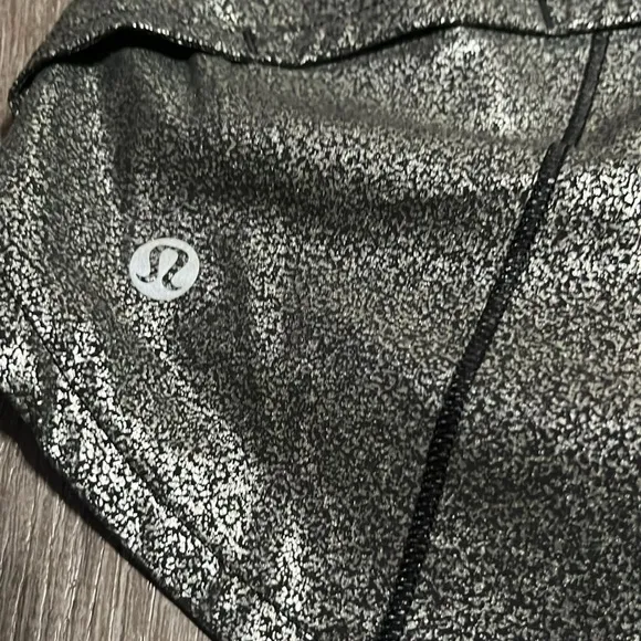 Lululemon Speed Up Short Long 4&quot; FoilLuminosity Print Black Silver/Black Size 4