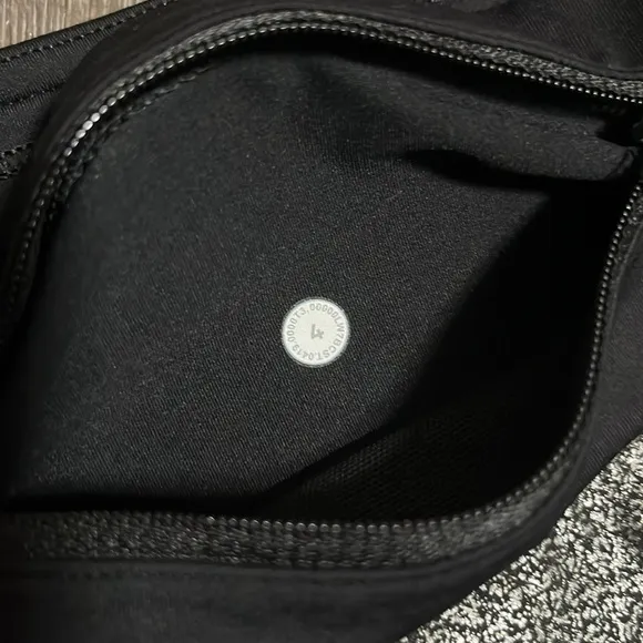 Lululemon Speed Up Short Long 4&quot; FoilLuminosity Print Black Silver/Black Size 4